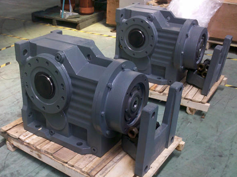 Right angle gear motors & parallel shaft gear motors: performance comparison